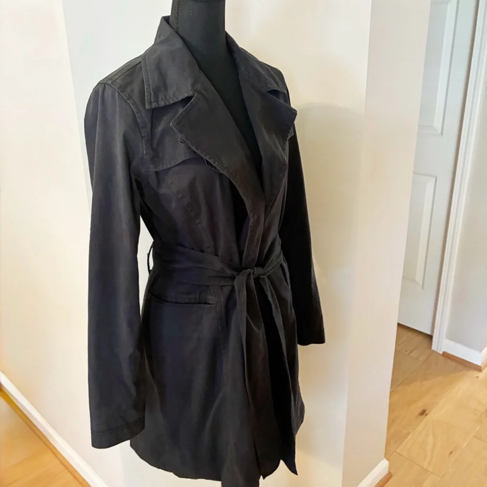 Jacob Black Feminine Vintage Trench Coat with Waist Tie, Pockets; size Small - Picture 2 of 13